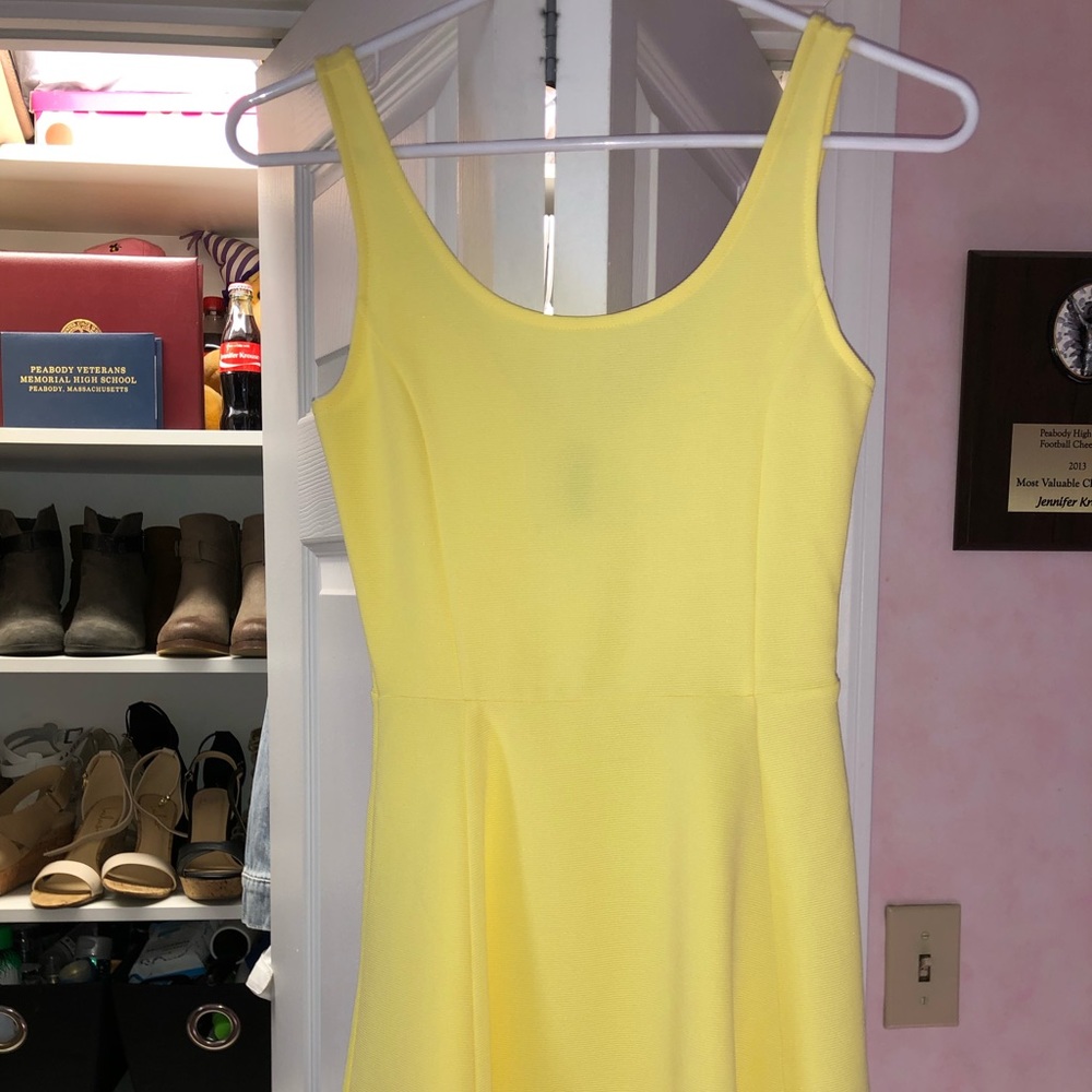 yellow dress